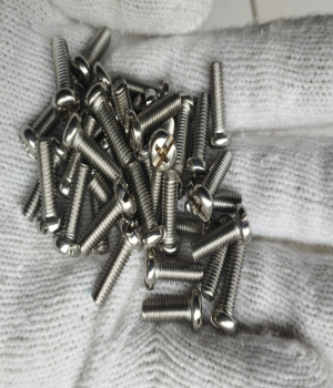 Vít ren máy inox 5 x 15 _ 5 x 15PM mũ 8.5 inox 304